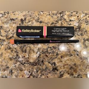 Kelly Baker Camo-Light Highlighter Pencil and Smudge Bursh